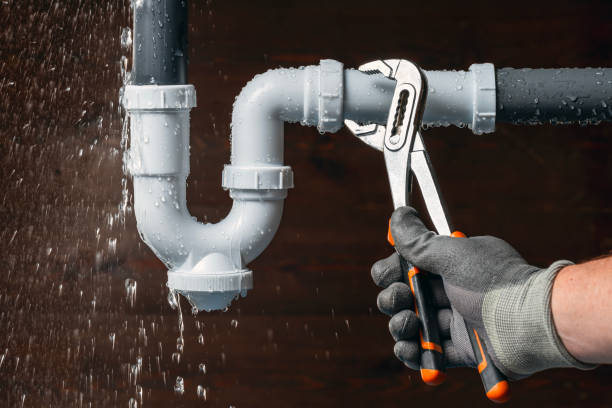Professional Emergency Plumber technician working in Daleville, VA